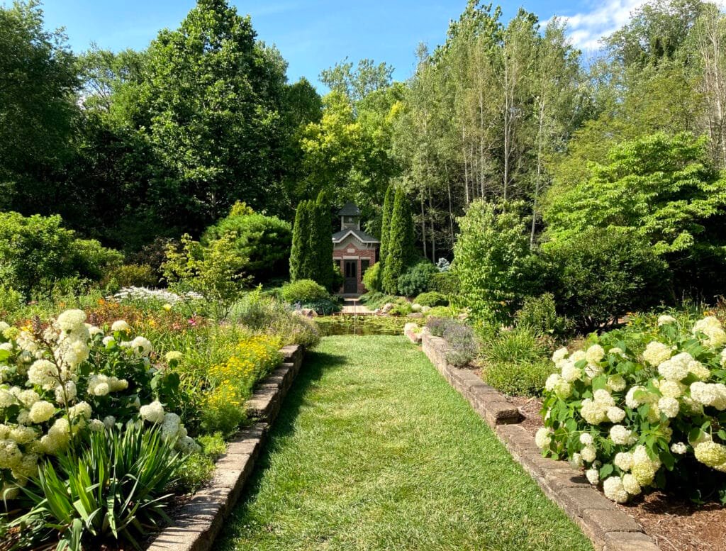 curbing services in a beautiful garden