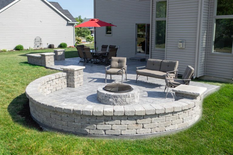 rounded concrete patio with a retaining wall ledge. Concrete contractor in Middlebury